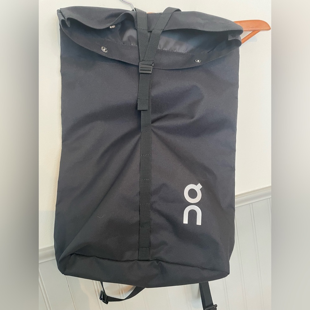 ON CLOUD Running Black With Snap Top Closure